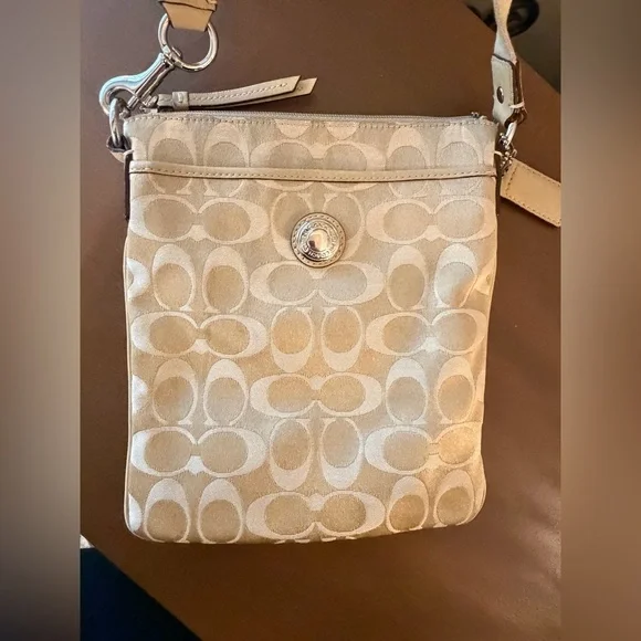 **SALE**Coach Beige Signature Crossbody Bag from 2008 - Picture 2 of 16